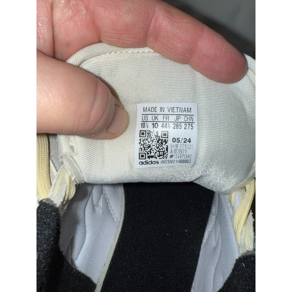 Adidas Artillery 24 ID3971 Mens Sneaker 10.5 Off White Athletic Basketball Shoes